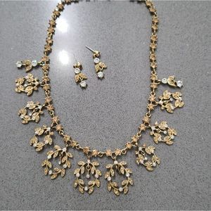 New rhistone necklace black beautiful New color go